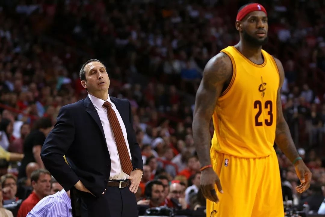 HUPU-关于西班牙队教练压力巨大！，詹姆斯遭遇七持续失利赛场气氛高涨的信息