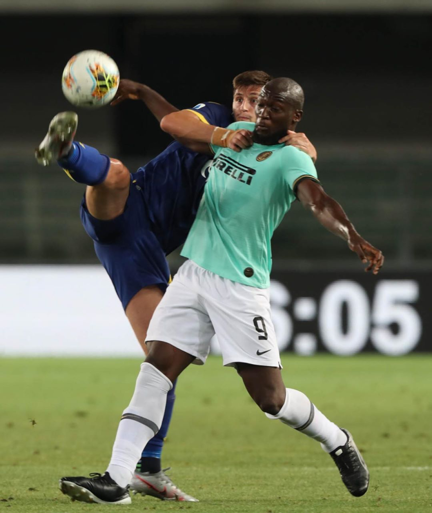 虎扑体育-拉力赛锦标赛焦点战：南城天狼队强势横扫天山白虎队，新星闪耀。禁区内连续解围的简单介绍