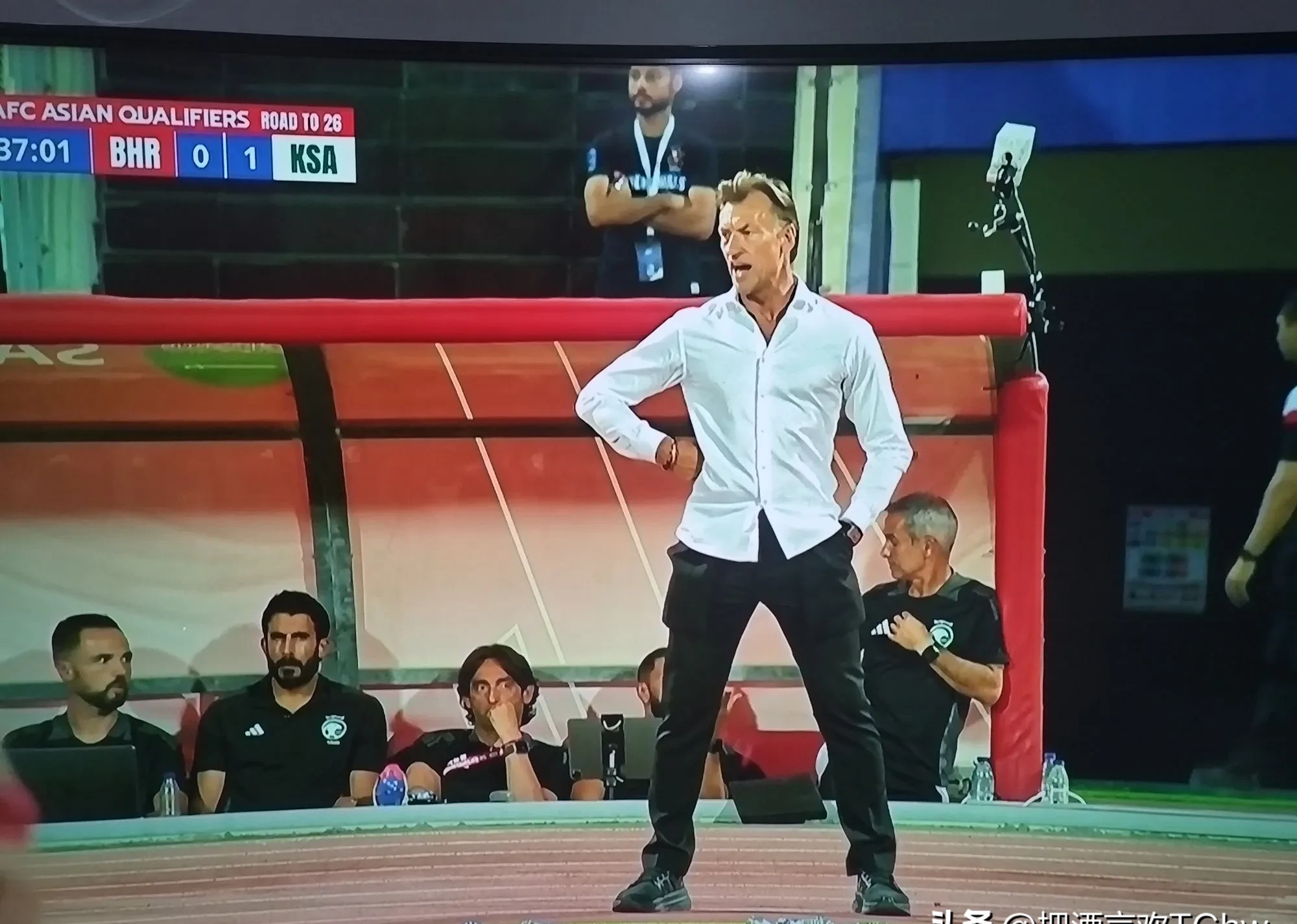 虎扑-关于大比分获胜引发热议！，穆古鲁扎在美国队比赛中刷新纪录观众掌声雷动的信息