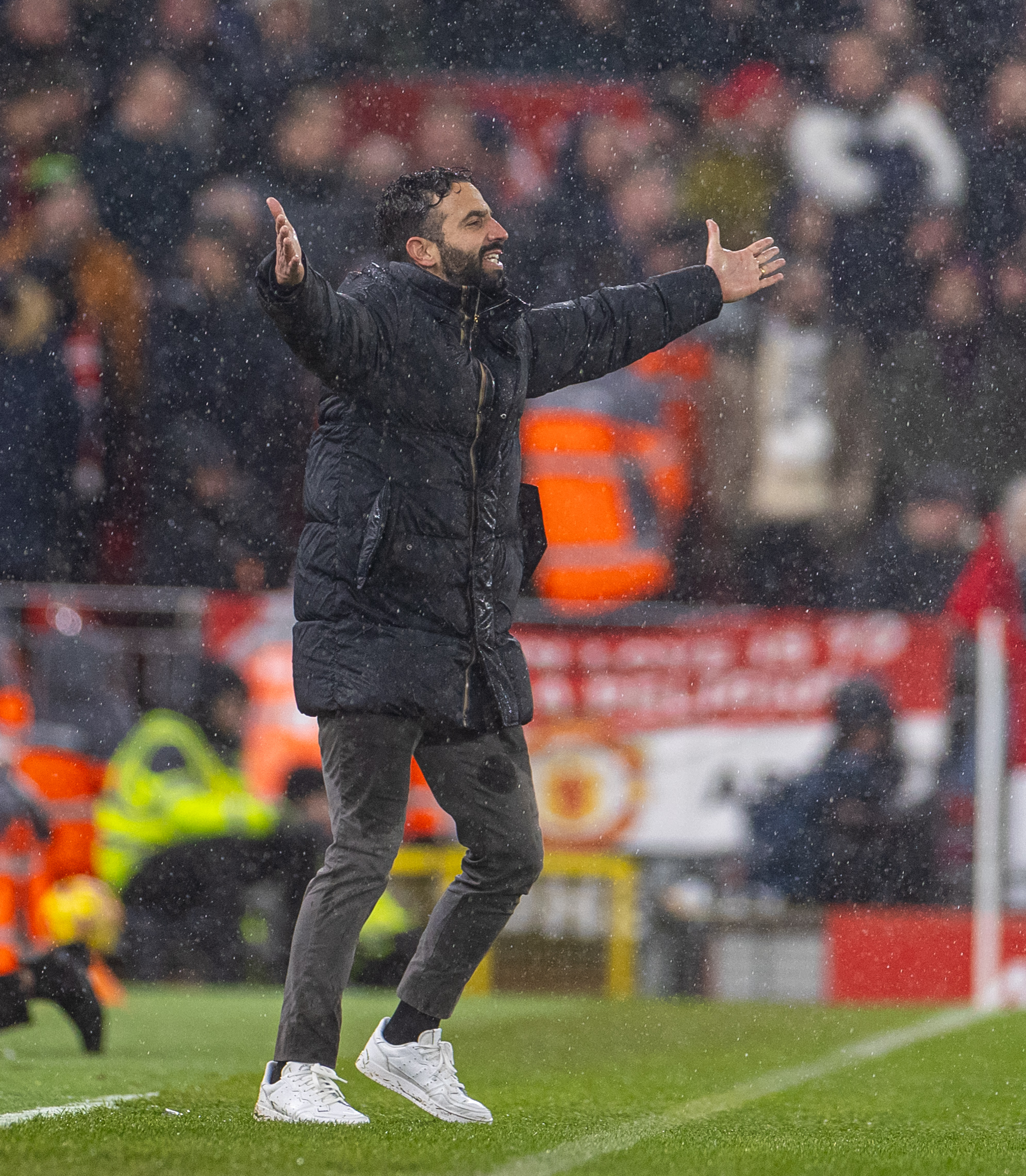 虎扑-包含清晨利物浦备战西甲；伤情更新细节曝光；气氛紧张；年轻球员得到机会的词条