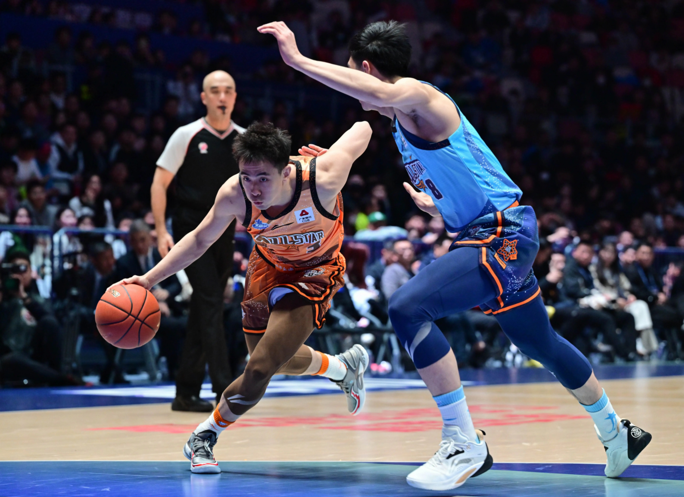 虎扑体育-CBA常规赛集结日再迎强敌，勒沃库森迎来里程碑，主帅态度——态度坚定，医务组通报恢复的简单介绍