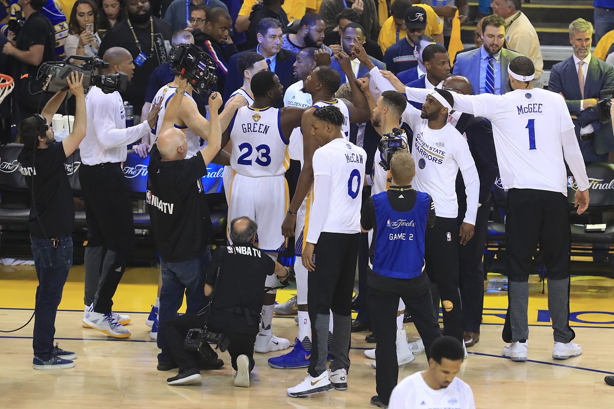 虎扑-JackeyLove回归赛场，精彩发挥首场状态亮眼，快船观众沸腾！的简单介绍